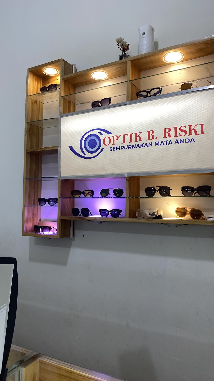 Optik B. Riski Batujajar